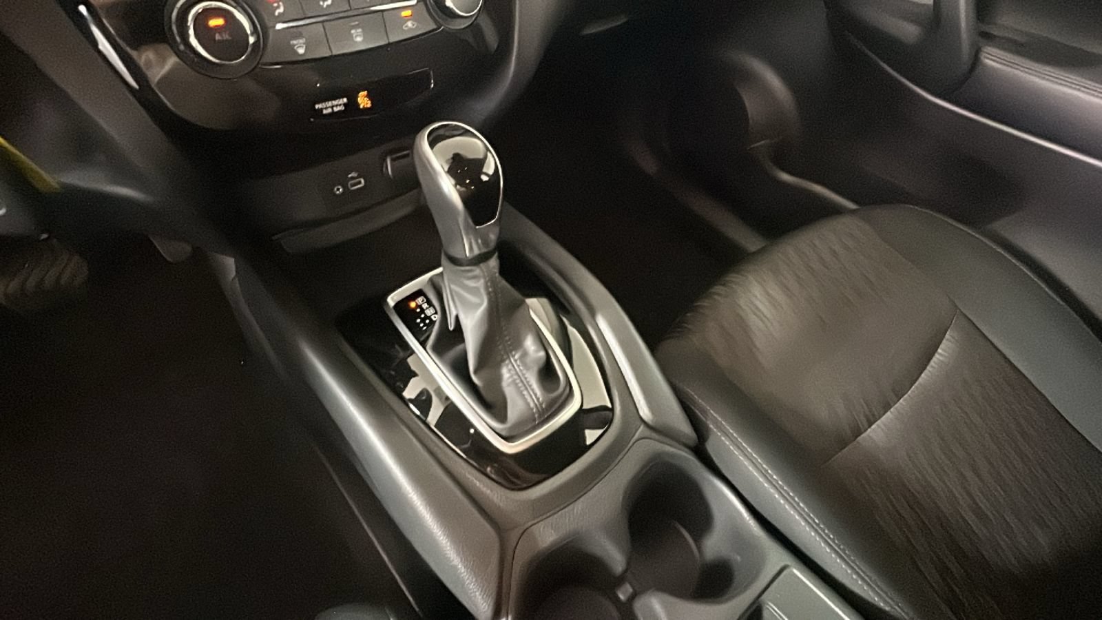Used 2020 Nissan Rogue S FWD image 24