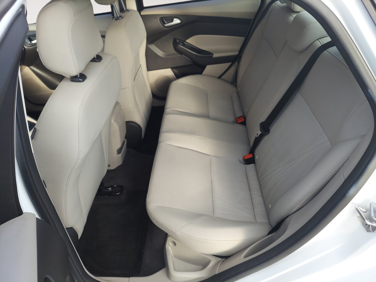 Used 2018 Ford Focus SE FWD image 22