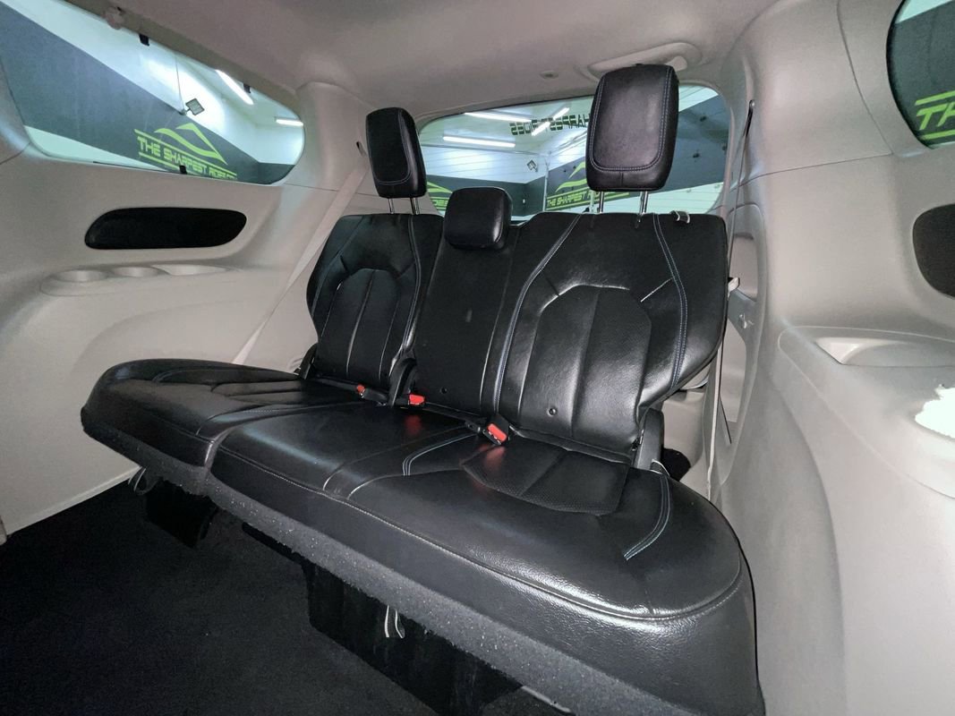 Used 2021 Chrysler Pacifica Touring-L image 26