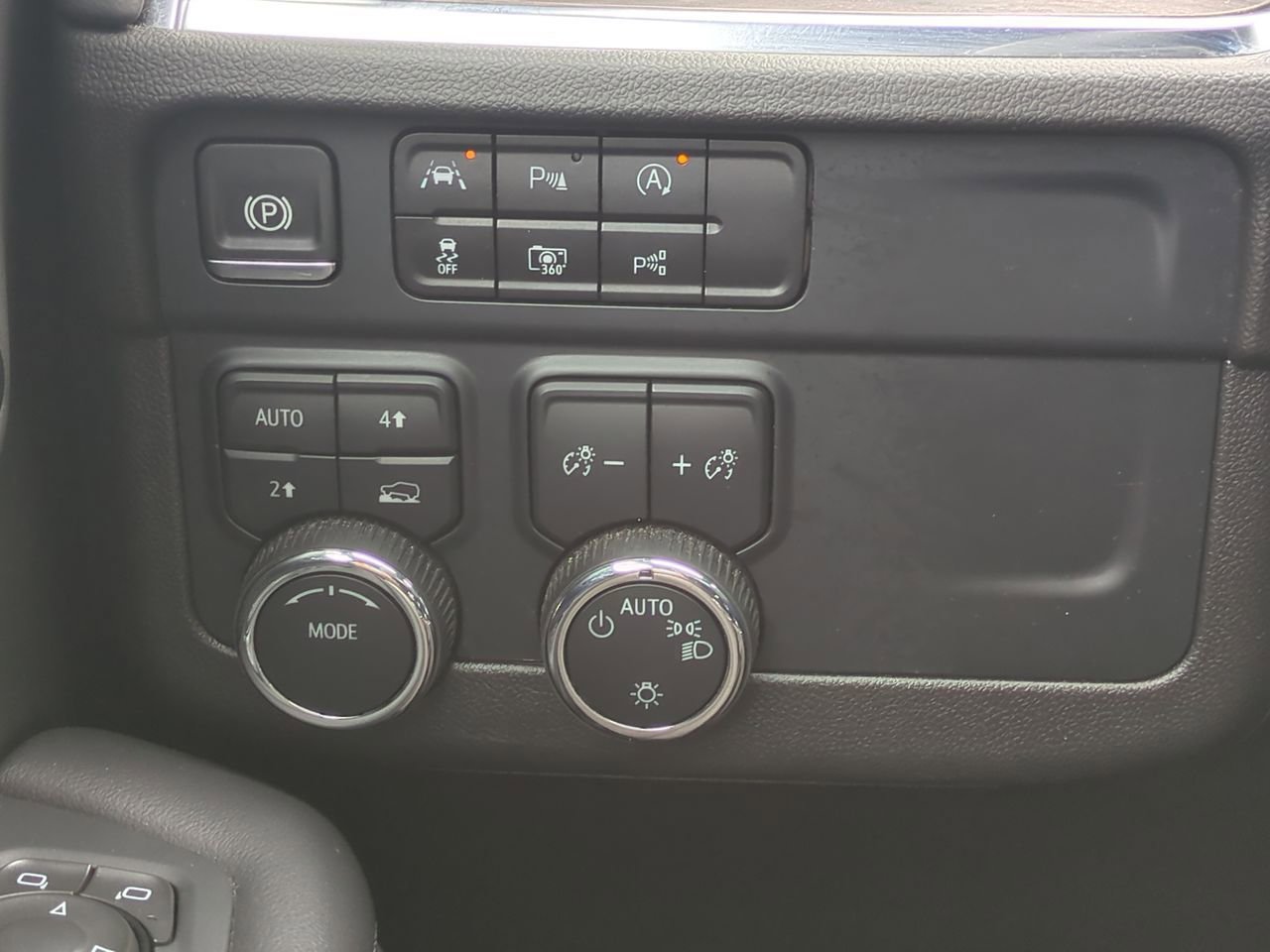Certified 2025 Chevrolet Tahoe LT AWD/4WD image 18