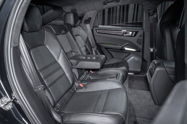 Used 2022 Porsche Cayenne Turbo image 11