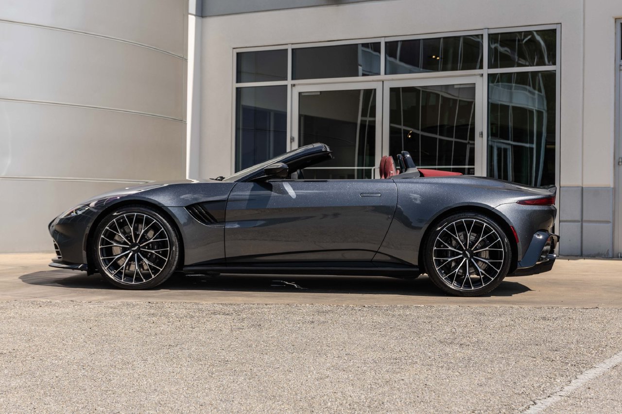 Used 2023 Aston Martin V8 Vantage Roadster RWD image 22