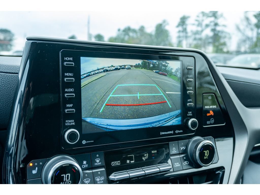 Used 2022 Toyota Highlander XLE image 25