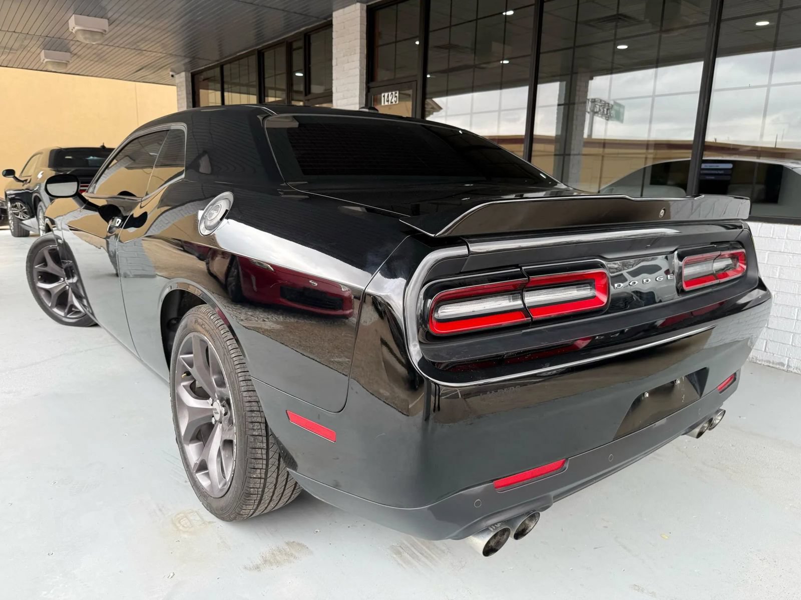 Used 2019 Dodge Challenger R/T RWD image 5