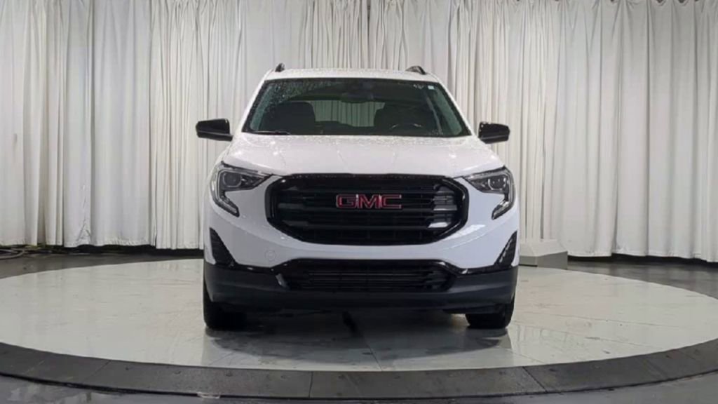 Used 2020 GMC Terrain SLE w/ Driver Convenience Package FWD image 3