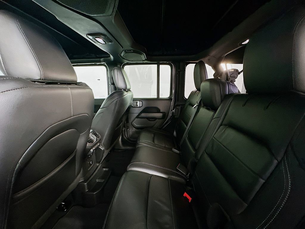 Used 2018 Jeep Wrangler Unlimited Sahara AWD/4WD image 25