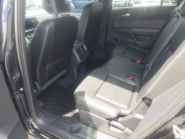 Used 2023 Volkswagen Atlas Cross Sport SE w/ Black Wheel Package AWD/4WD image 19