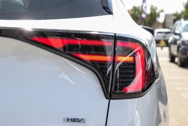 New 2027 Kia Sportage LX FWD image 17