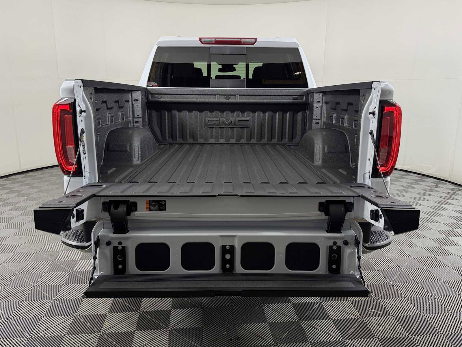 New 2026 GMC Sierra 1500 SLT w/ SLT Premium Plus Package AWD/4WD image 16