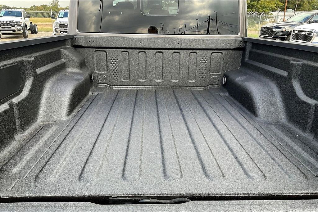 New 2025 Jeep Gladiator Rubicon w/ Convenience Group AWD/4WD image 32