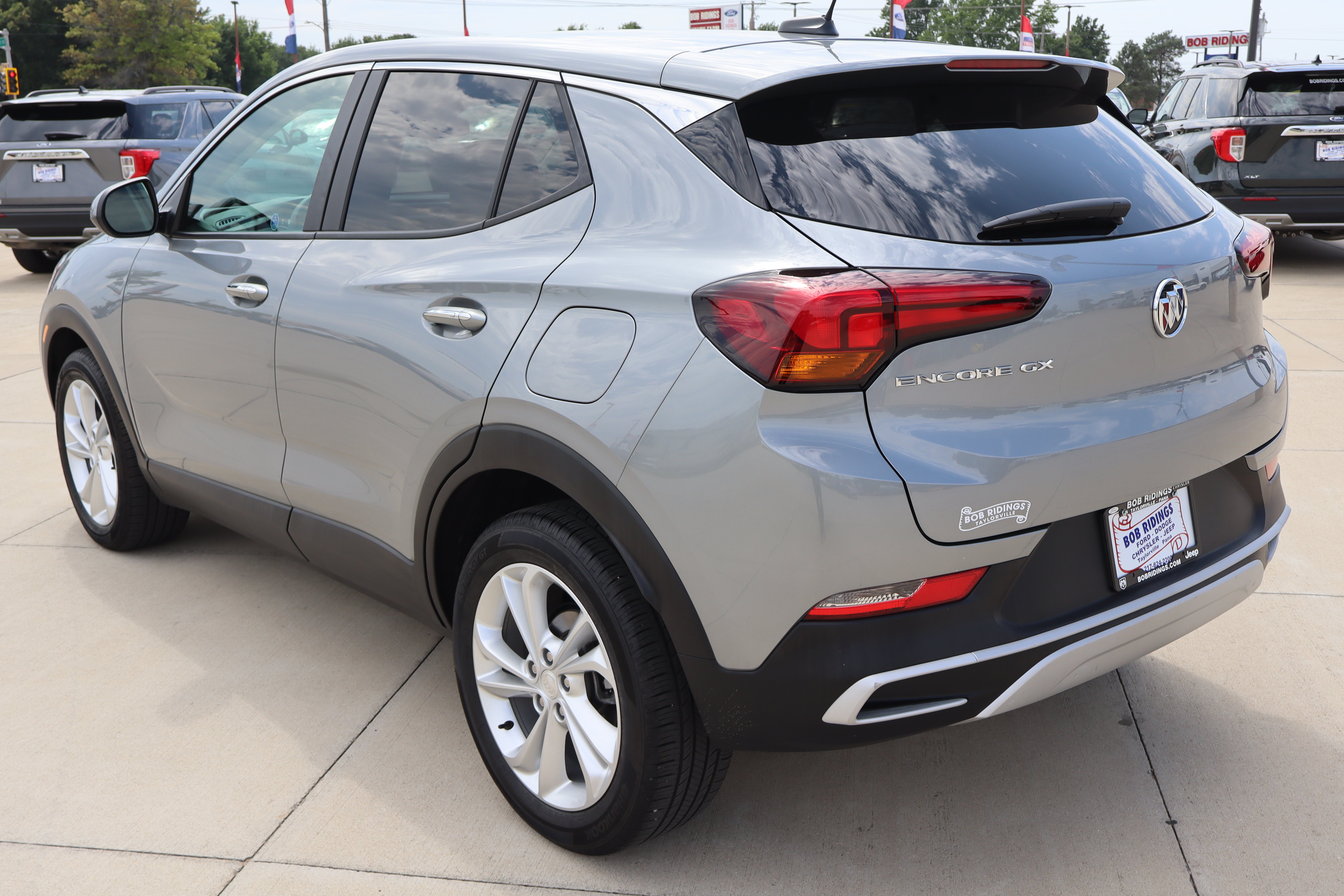 Used 2023 Buick Encore GX Preferred w/ Cold Weather Comfort Package FWD image 7
