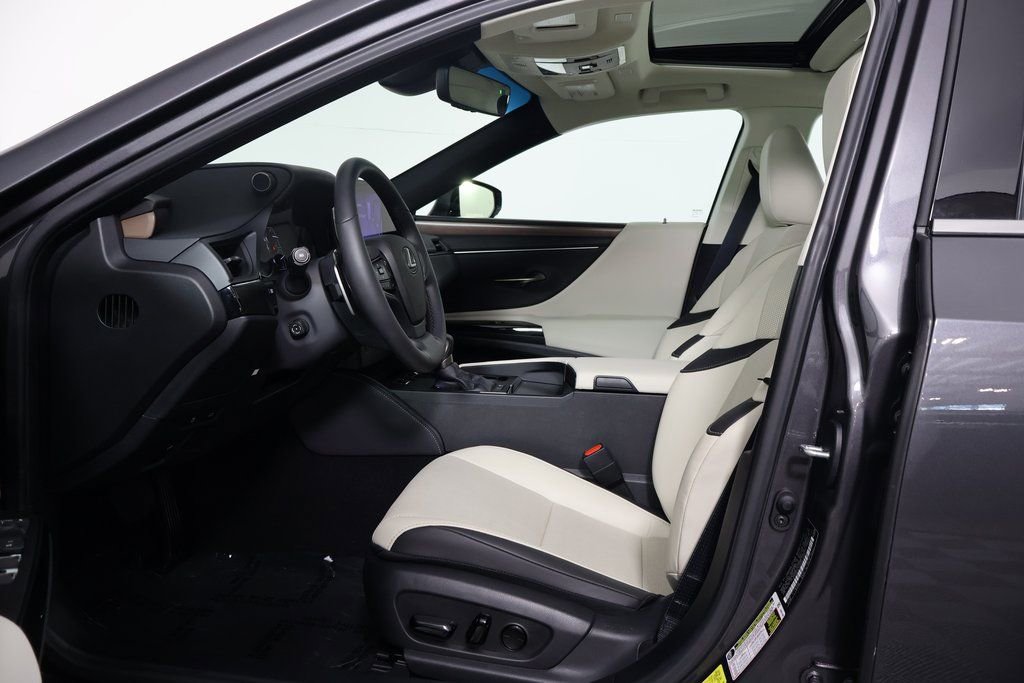 Used 2025 Lexus ES 300h w/ Premium Package image 10