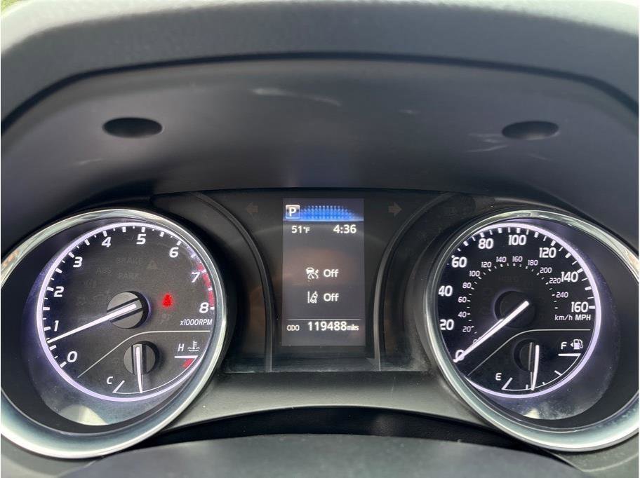 Used 2020 Toyota Camry SE FWD image 14
