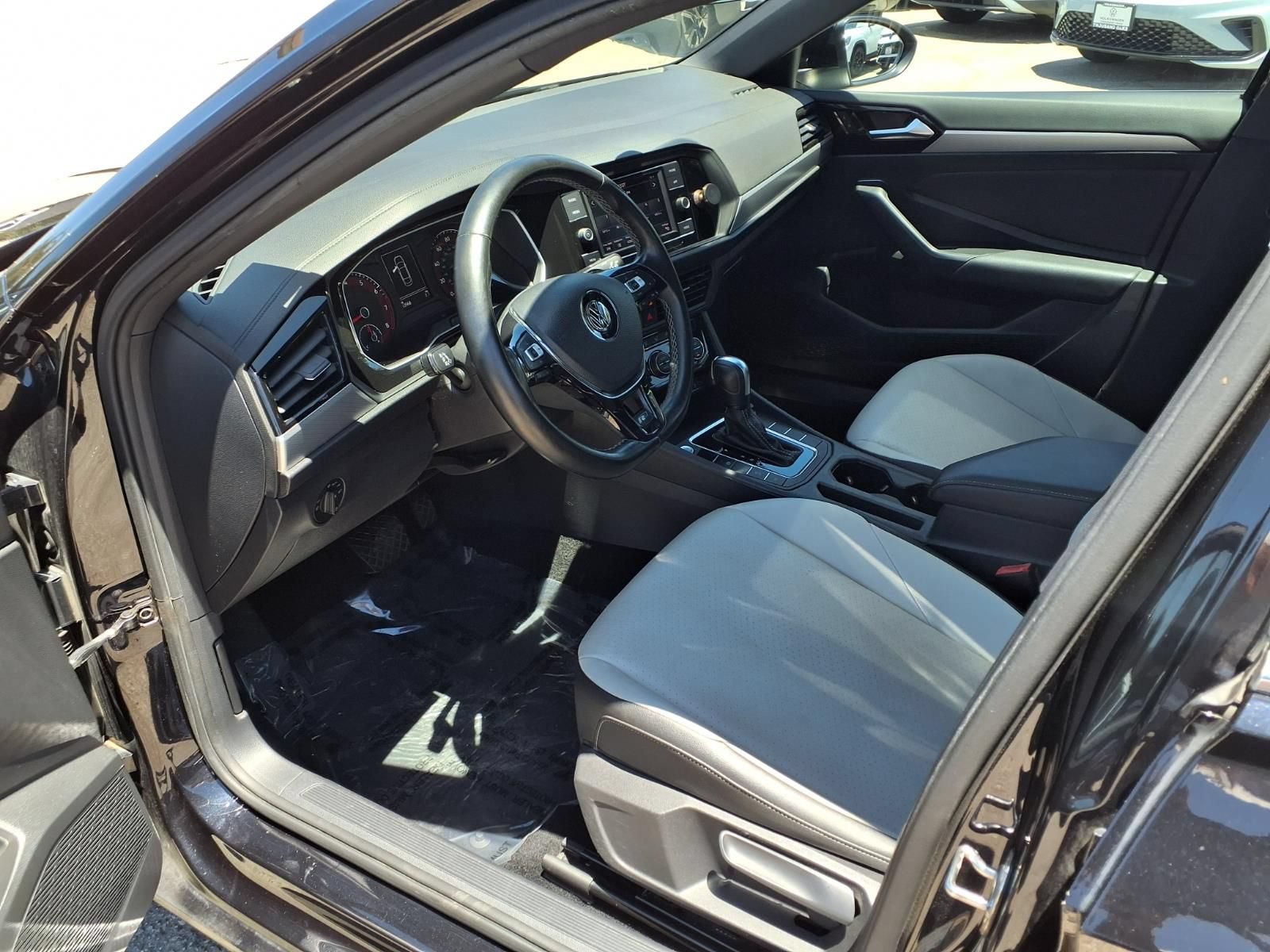 Used 2020 Volkswagen Jetta R-Line w/ R-Line Cold Weather Package FWD image 17