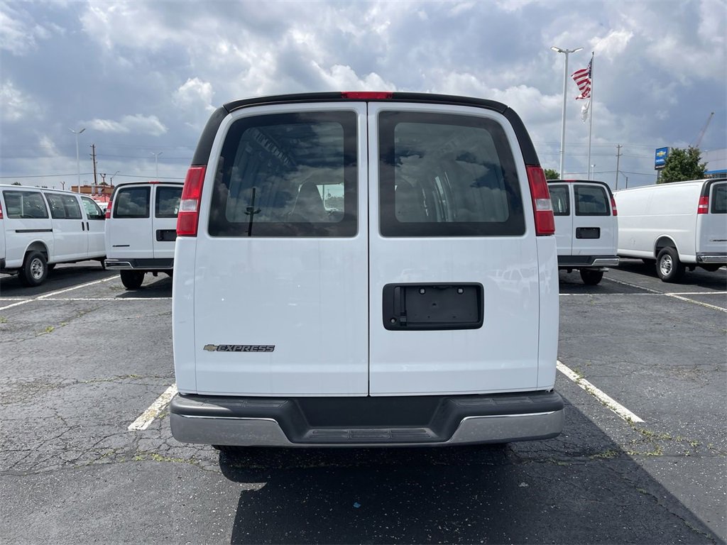 New 2025 Chevrolet Express 3500 Extended w/ Driver Convenience Package image 4