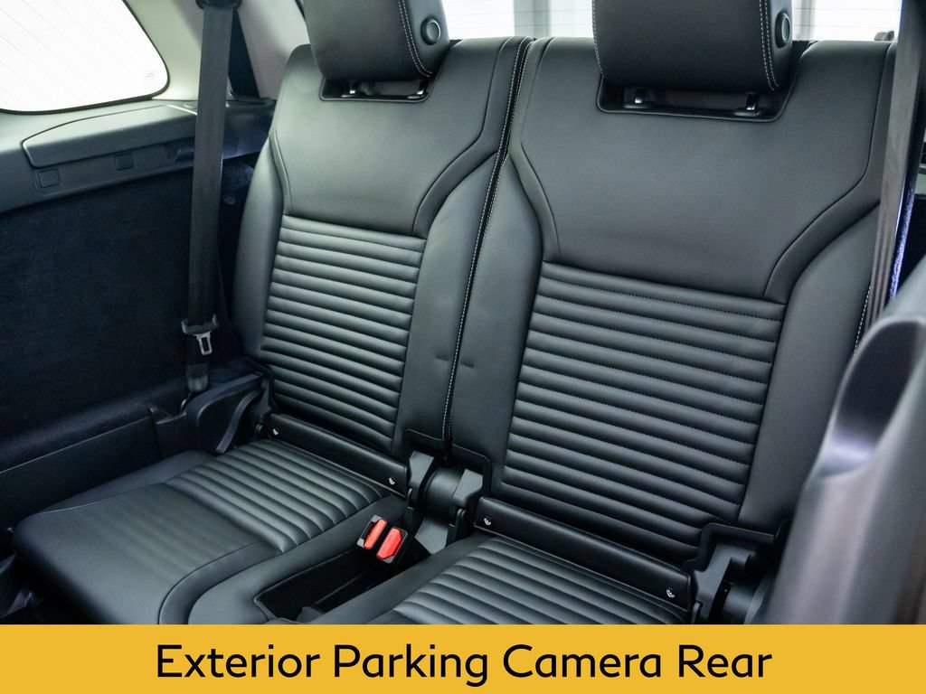 Used 2024 Land Rover Discovery S AWD/4WD image 21