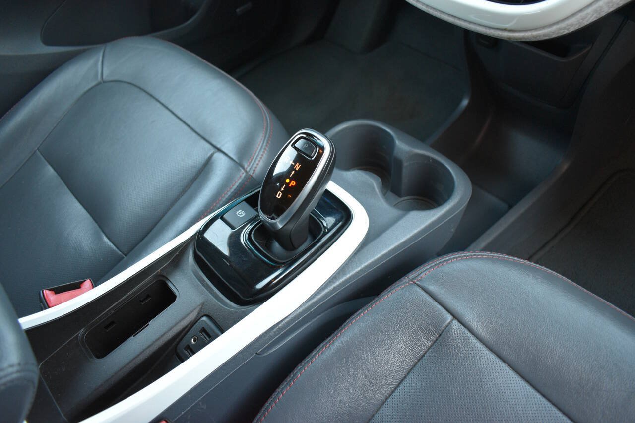 Used 2021 Chevrolet Bolt Premier w/ Infotainment Package FWD image 24