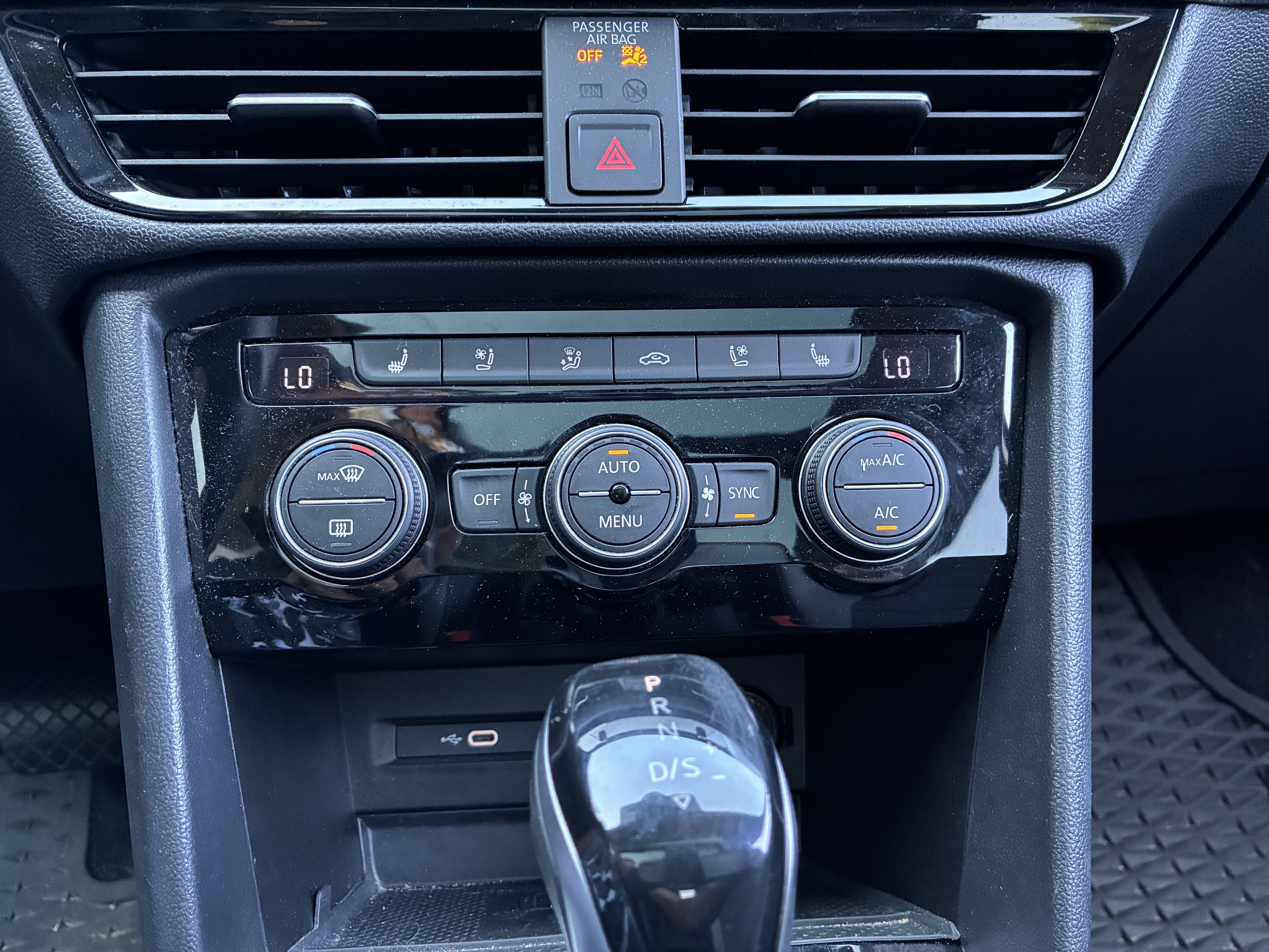Certified 2023 Volkswagen Taos SEL AWD/4WD image 28