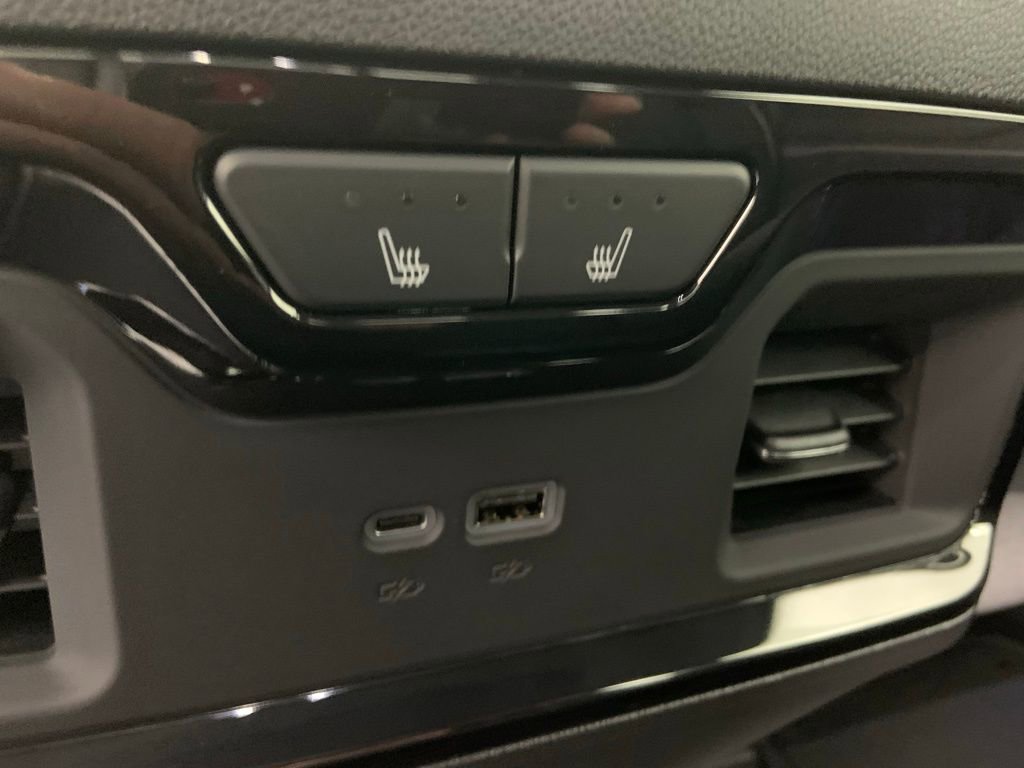 Used 2025 GMC Sierra 1500 AT4X image 27