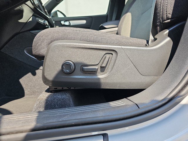 Used 2024 Volvo XC40 B5 Core image 11
