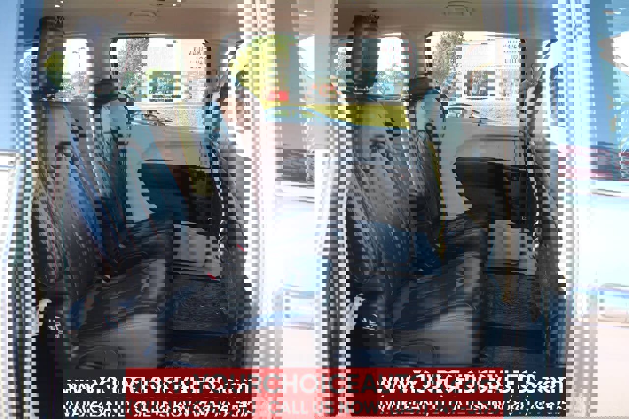 Used 2018 Chrysler Pacifica Touring-L image 16