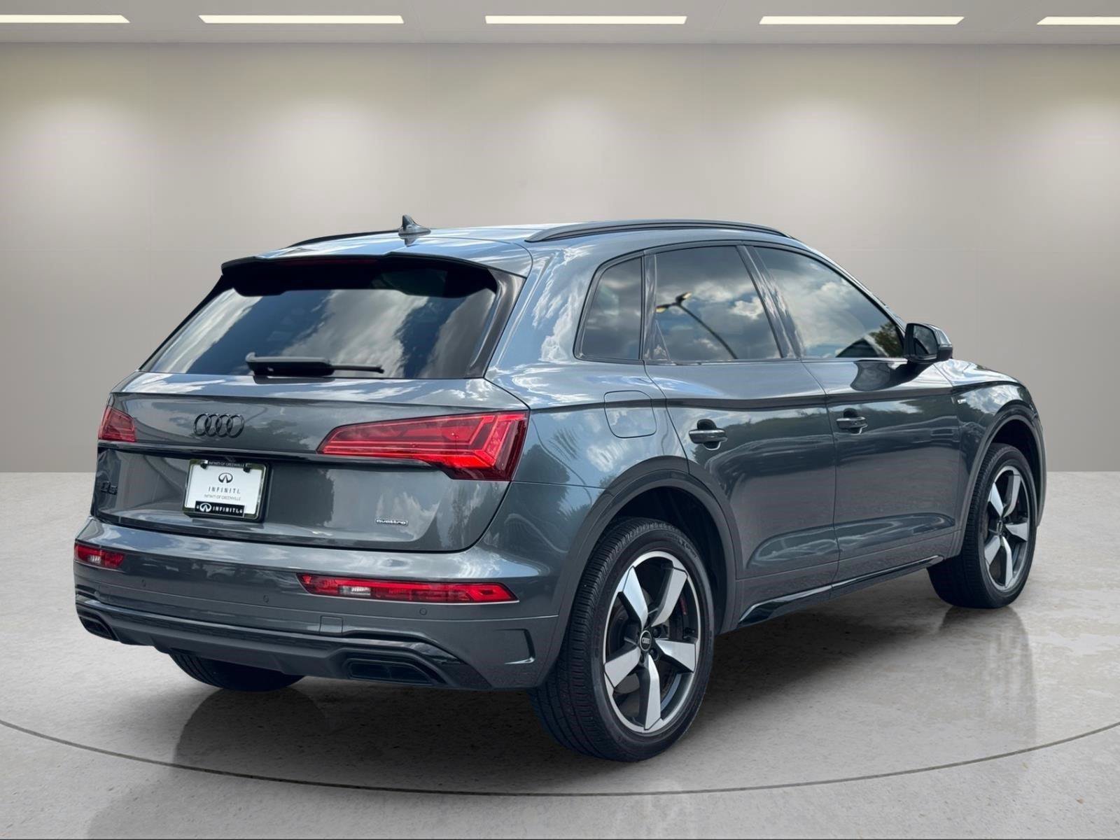 Used 2022 Audi Q5 2.0T Premium Plus w/ Premium Plus Package AWD/4WD image 5
