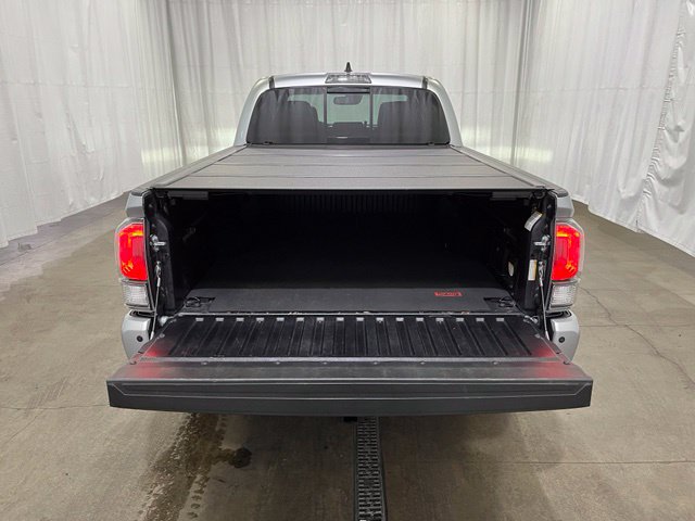 Used 2022 Toyota Tacoma Limited w/ Black Out Package (TMS) AWD/4WD image 14