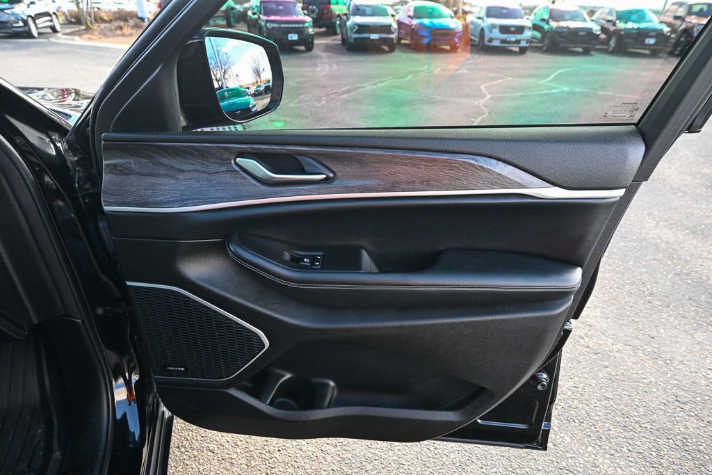 Used 2022 Jeep Grand Cherokee L Limited w/ Luxury Tech Group II image 29