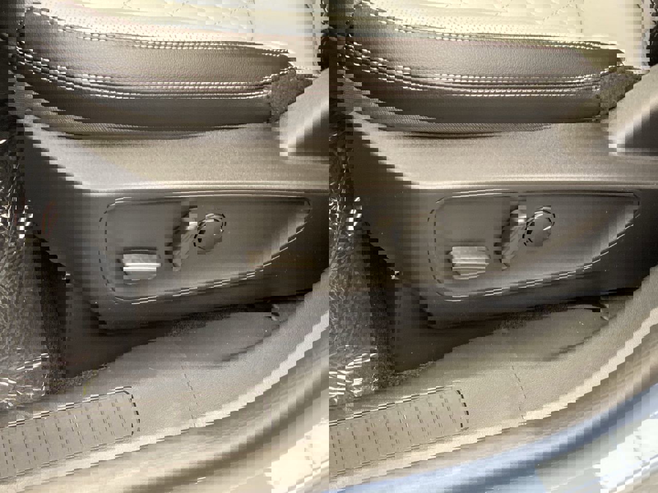 New 2024 Ford Escape SE w/ PHEV Premium Package image 10