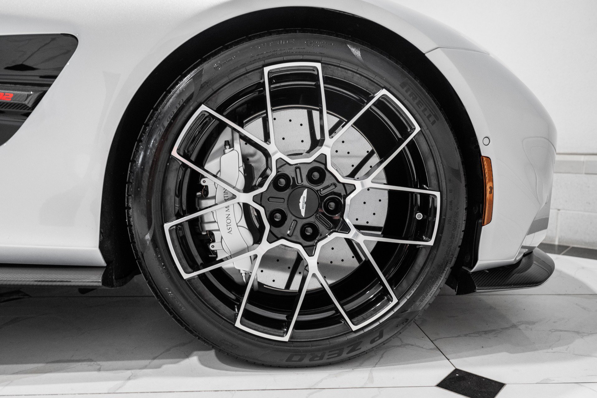 Used 2025 Aston Martin Vanquish image 48