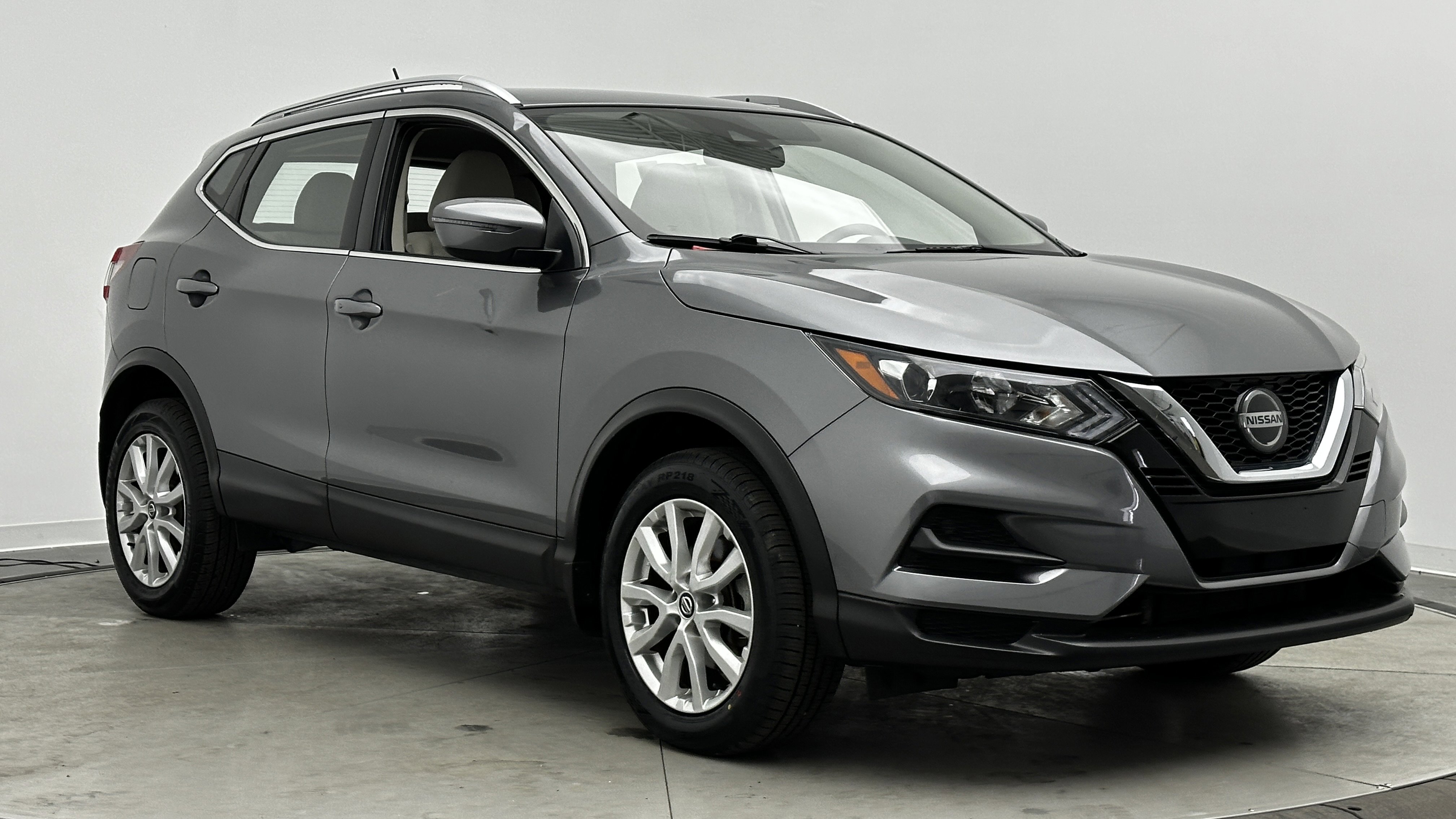 Used 2020 Nissan Rogue Sport SV image 3