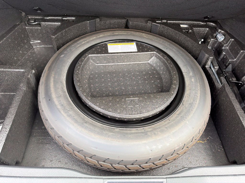 Used 2021 Toyota C-HR XLE FWD image 24