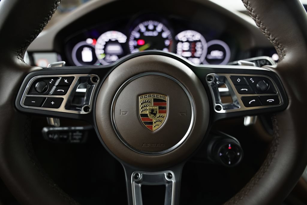 Certified 2023 Porsche Cayenne Turbo S AWD/4WD image 34