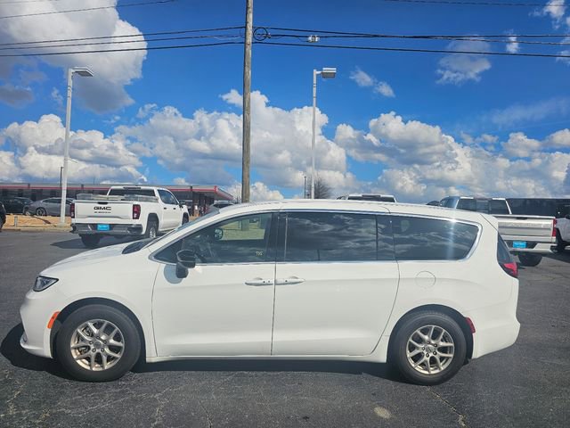 Used 2025 Chrysler Pacifica Select image 5