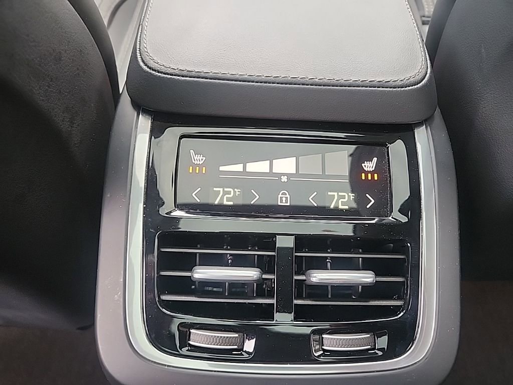Certified 2025 Volvo XC90 B6 Ultra w/ Protection Package AWD/4WD image 37