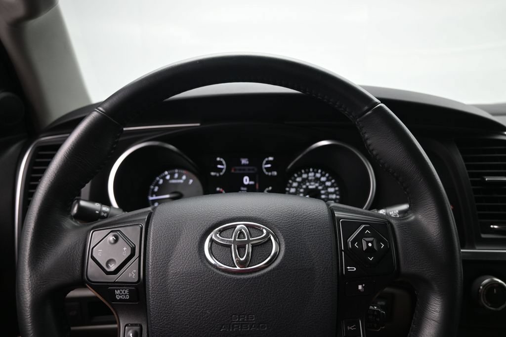 Used 2018 Toyota Sequoia Limited w/ Safety & Convenience Package AWD/4WD image 10