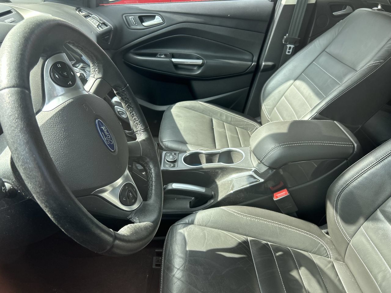 Used 2015 Ford Escape Titanium w/ Equipment Group 301A FWD image 11
