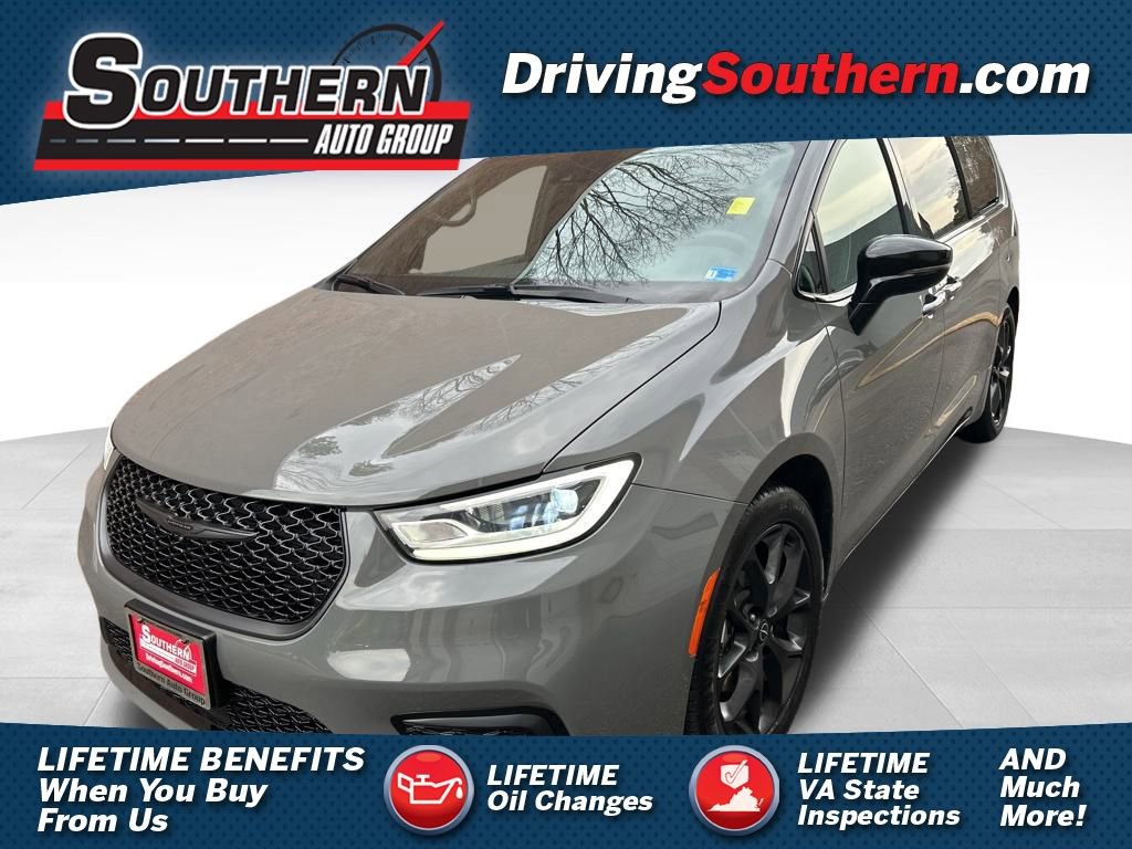 Used 2025 Chrysler Pacifica Limited image 1