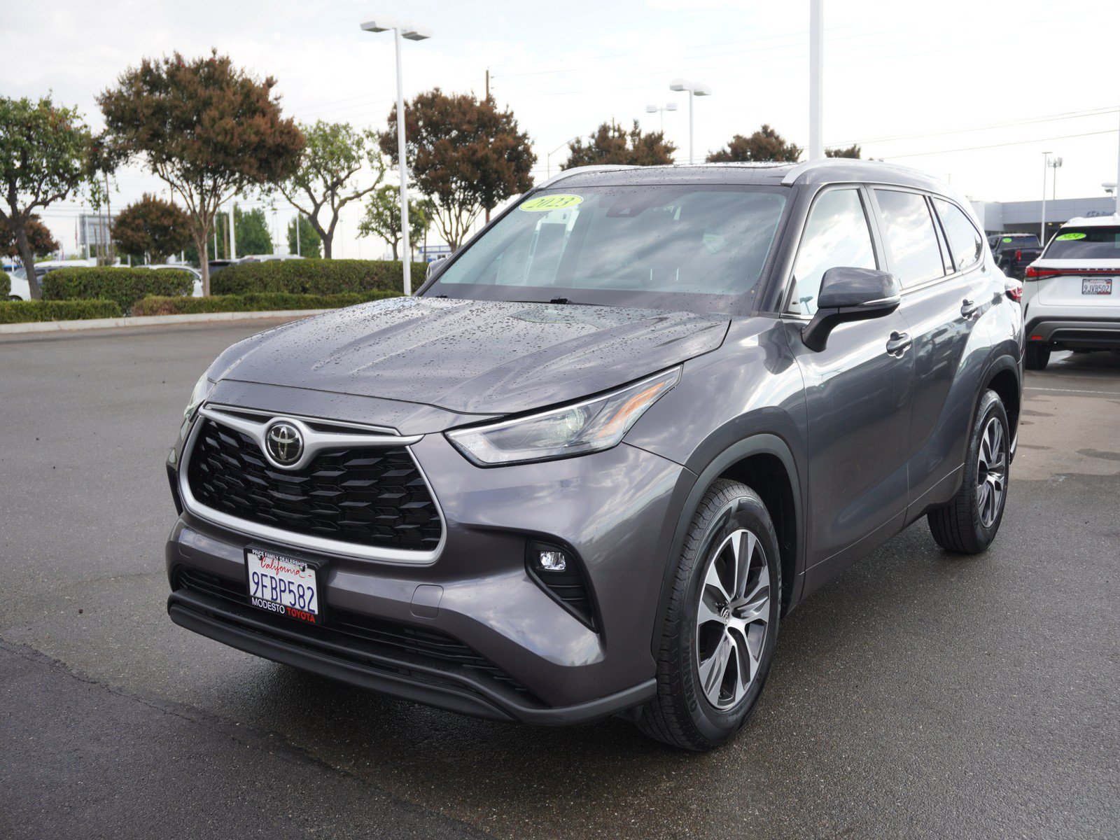 Used 2023 Toyota Highlander XLE FWD image 5