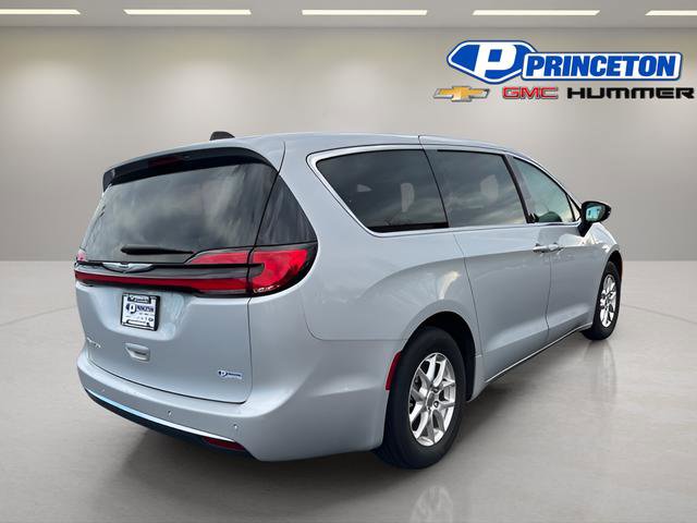 Used 2024 Chrysler Pacifica Touring-L FWD image 8