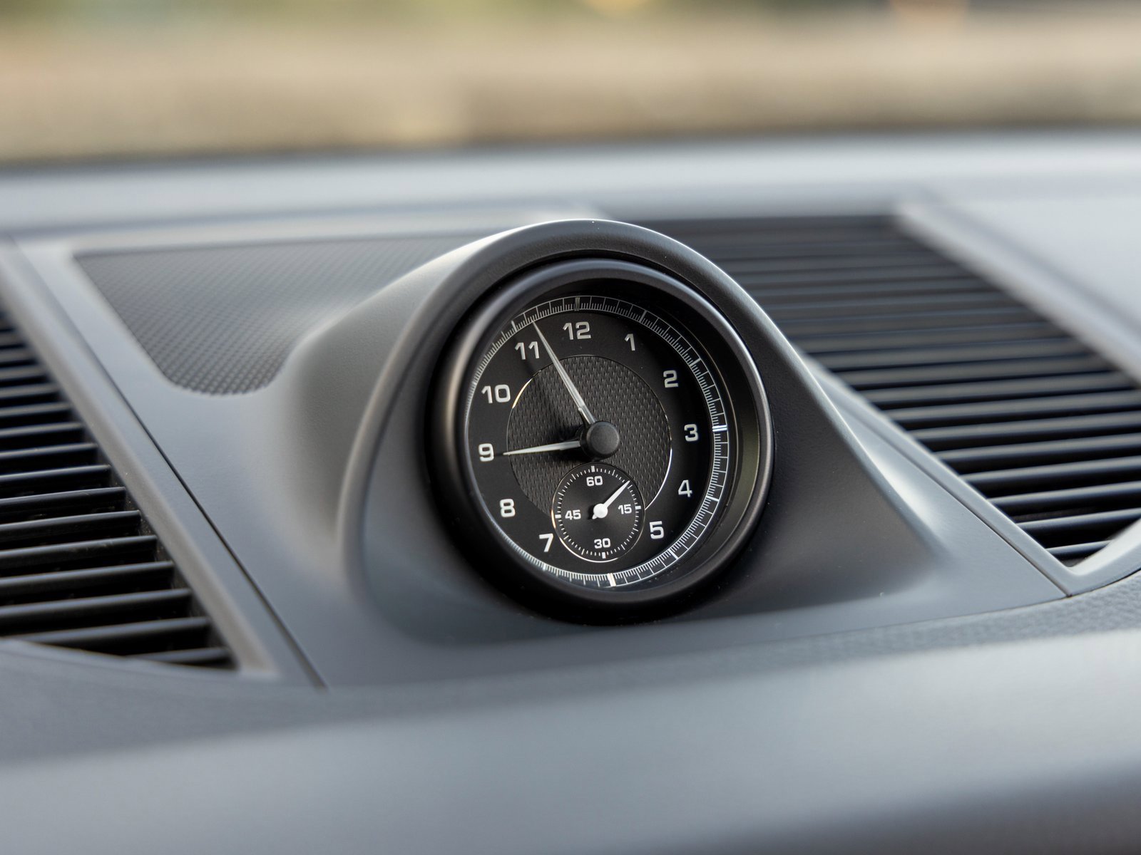 Certified 2025 Porsche Macan image 31