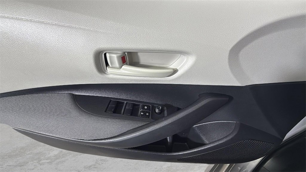 Used 2022 Toyota Corolla LE image 24