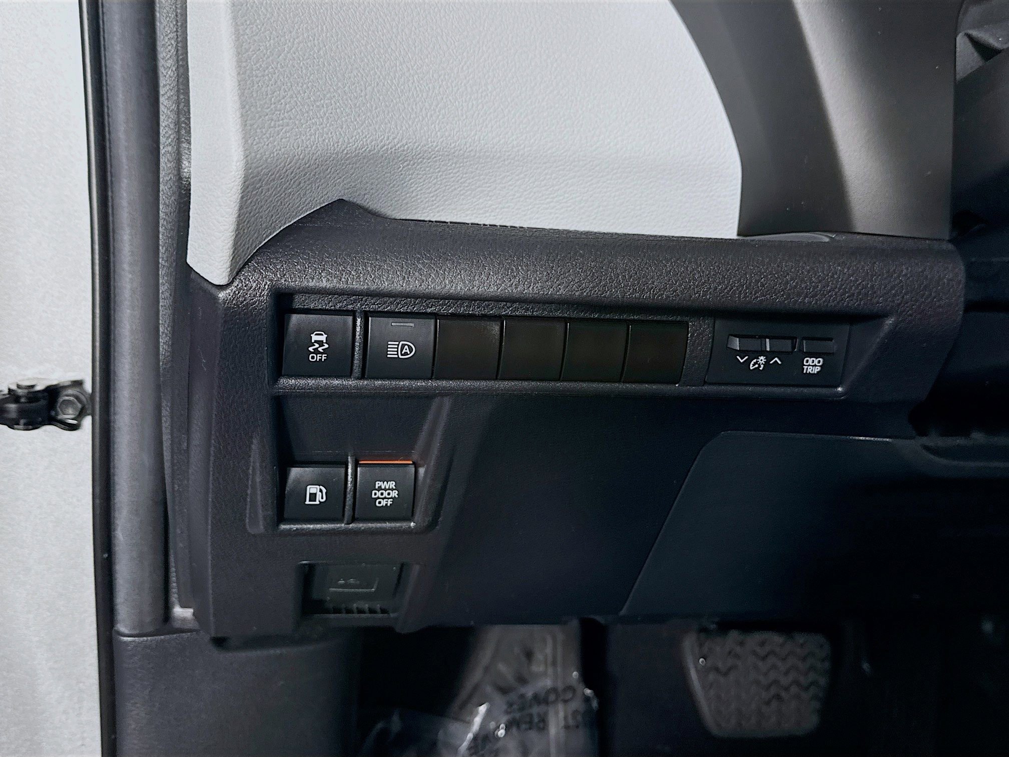 Certified 2025 Toyota Sienna LE image 11