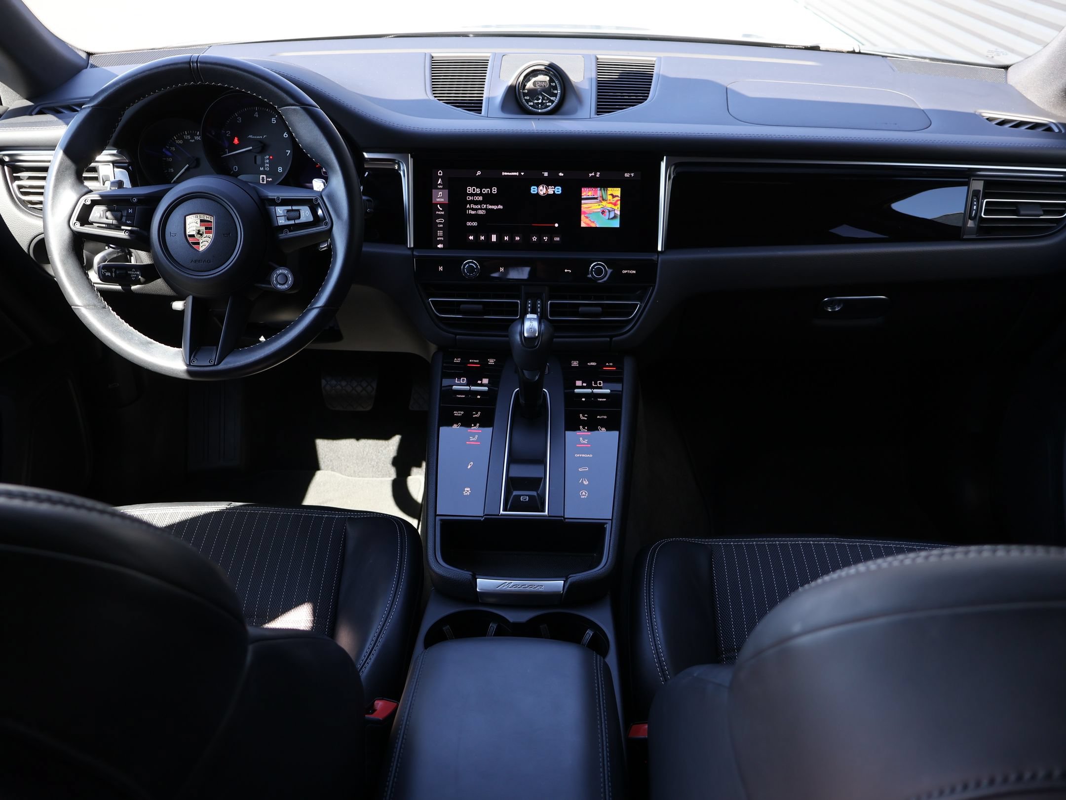 Certified 2024 Porsche Macan Turbo AWD/4WD image 29