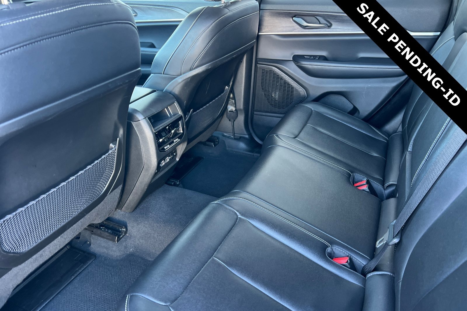 Used 2024 Jeep Grand Cherokee Limited image 13