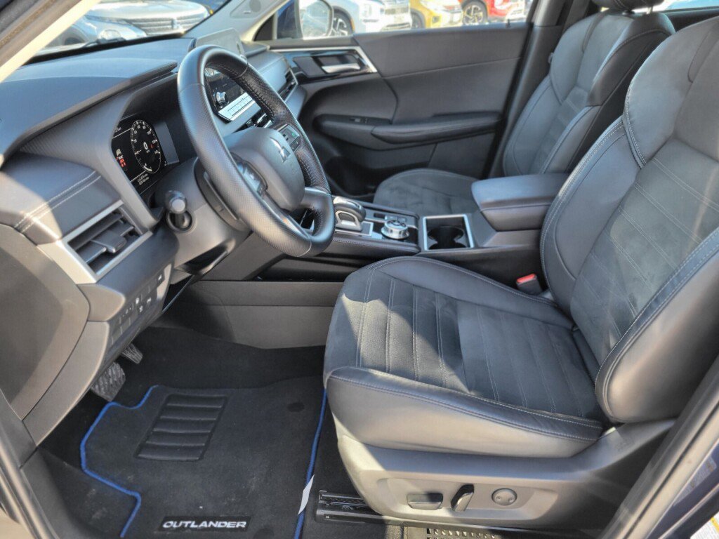 Used 2023 Mitsubishi Outlander SE image 14