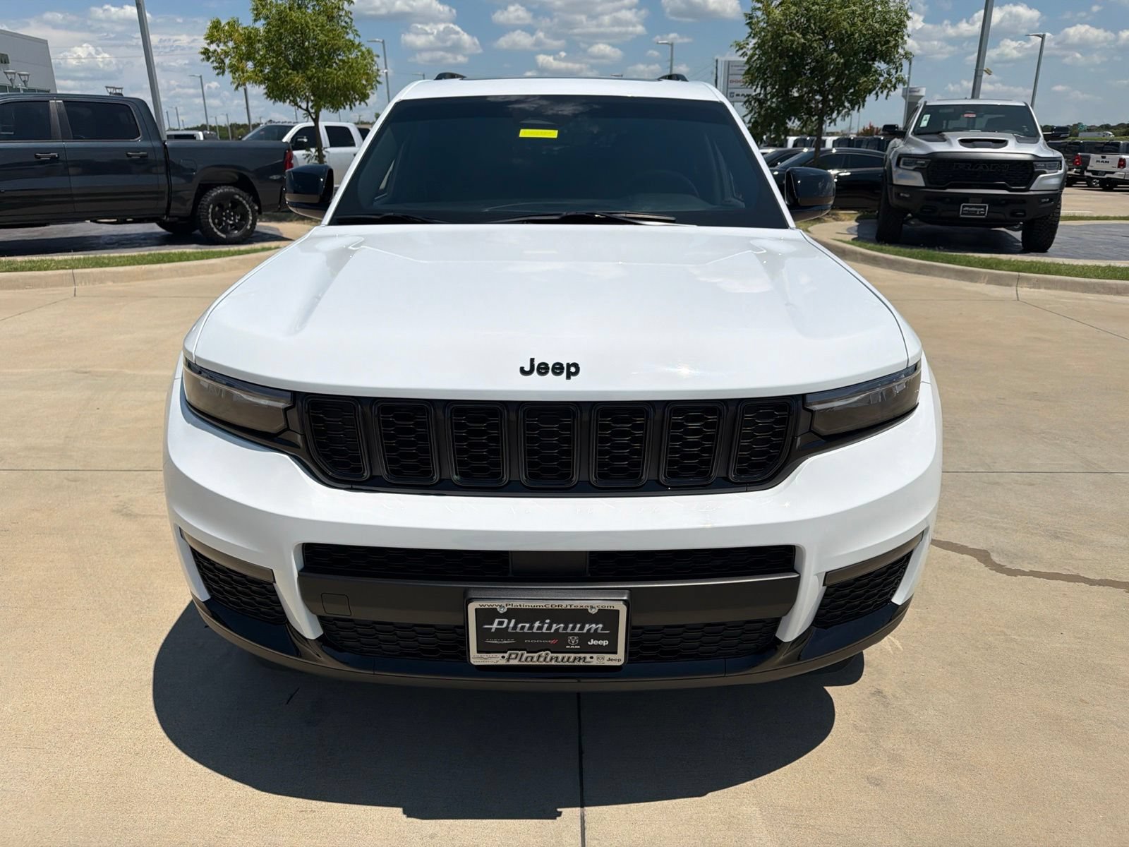 Used 2025 Jeep Grand Cherokee L Limited w/ Black Appearance Package AWD/4WD image 8
