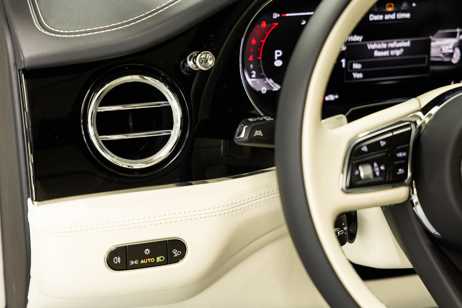 New 2026 Bentley Bentayga AWD/4WD image 26