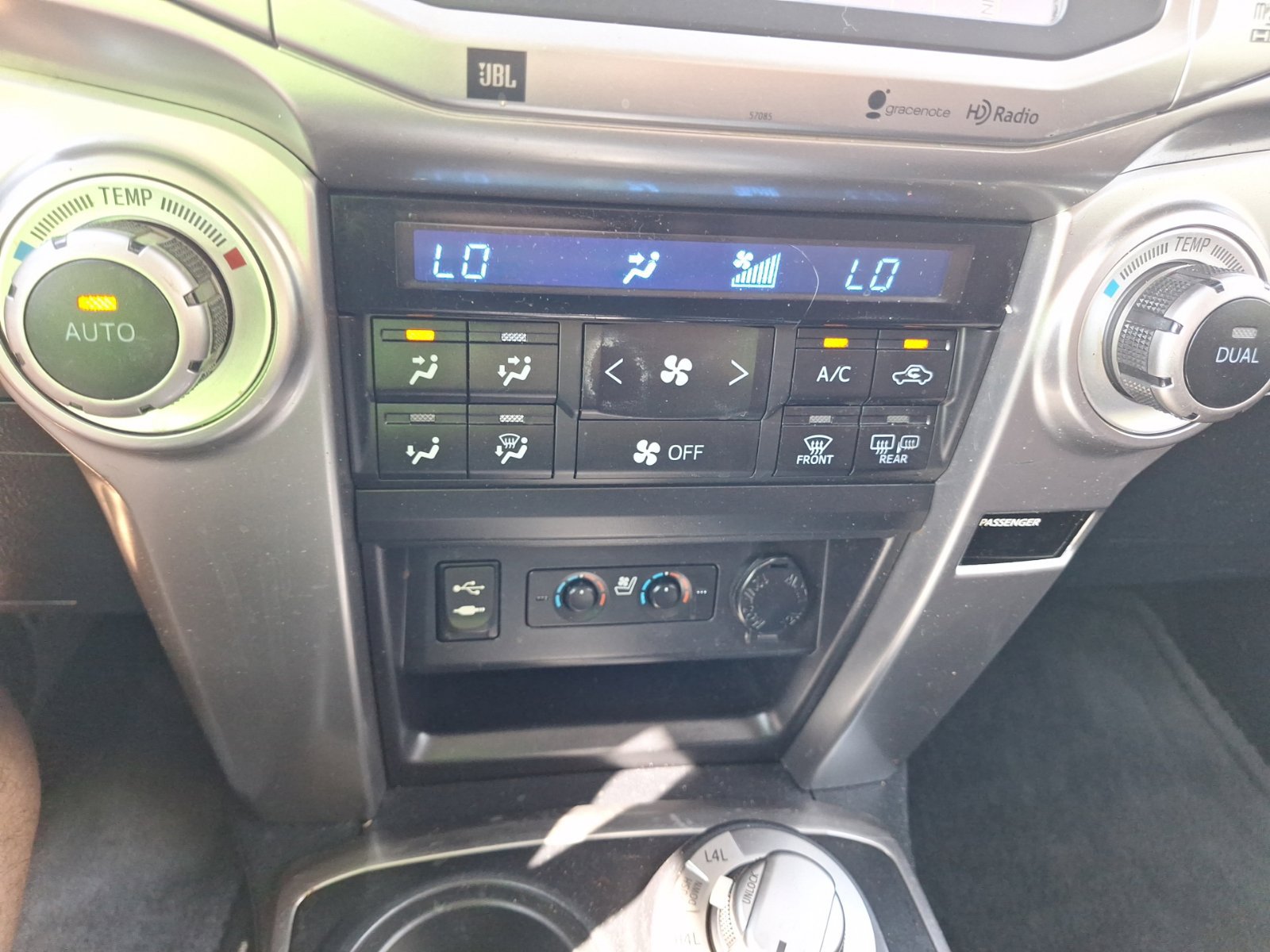 Used 2015 Toyota 4Runner Limited AWD/4WD image 26