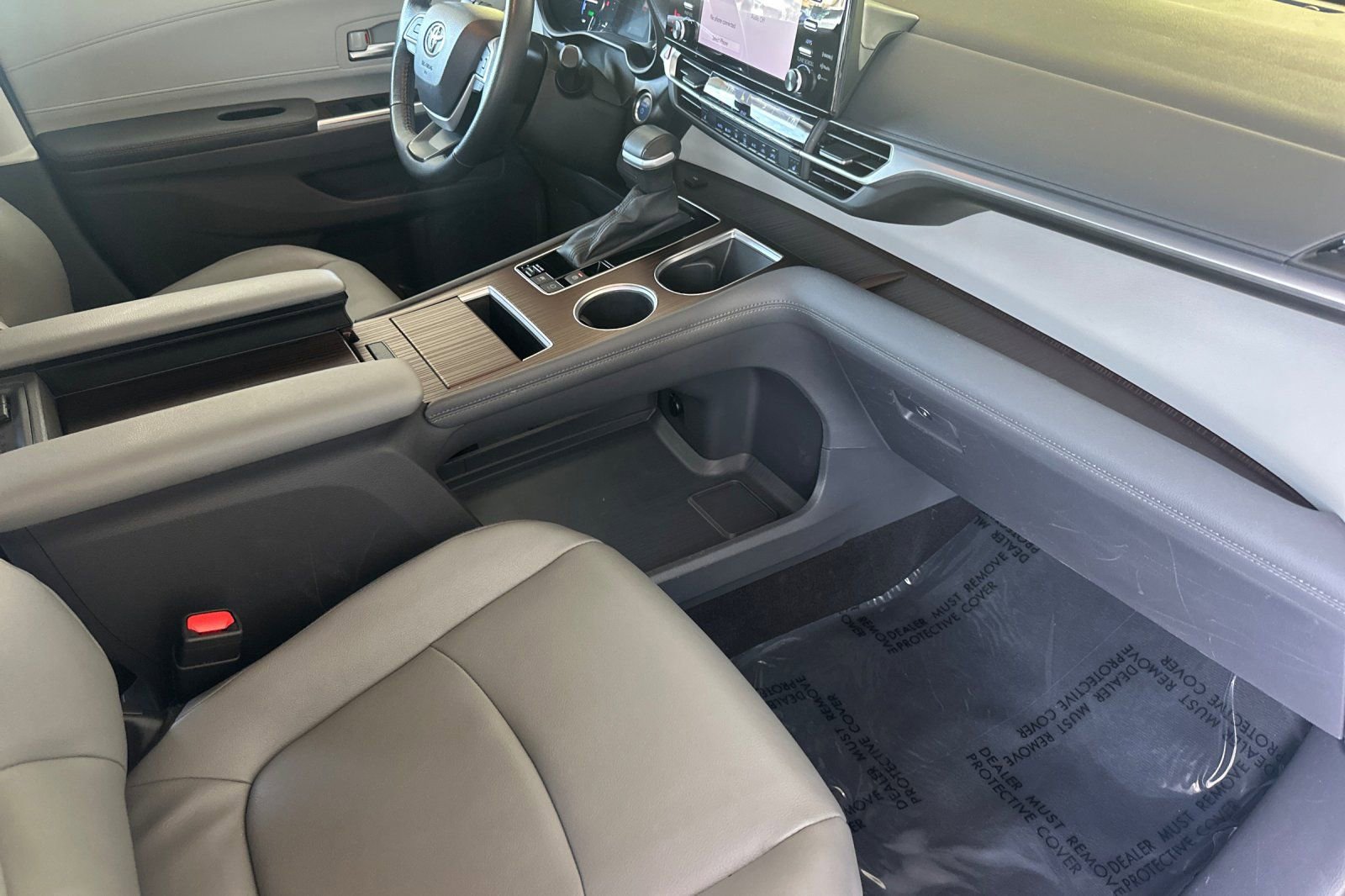 Certified 2024 Toyota Sienna XLE FWD image 20